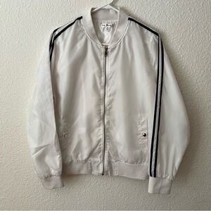 Vintage style white and black bomber jacket
Size XL